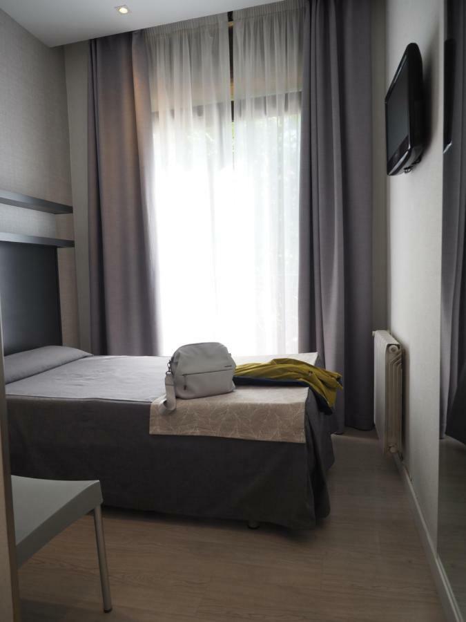Single Room with View,644892585:JPEG